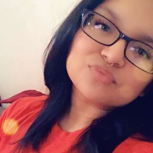 Meet your Posher, Adela